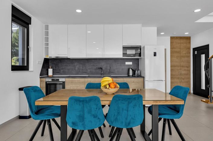 Image No.22-4 Bed Property for sale