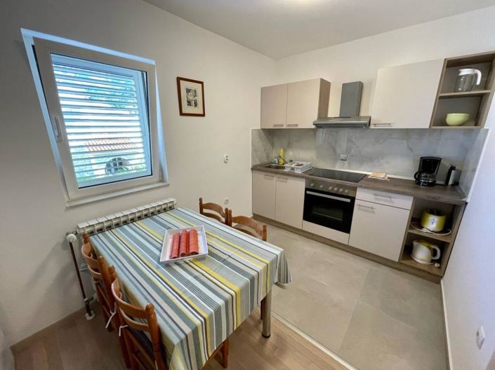 Image No.11-7 Bed Property for sale