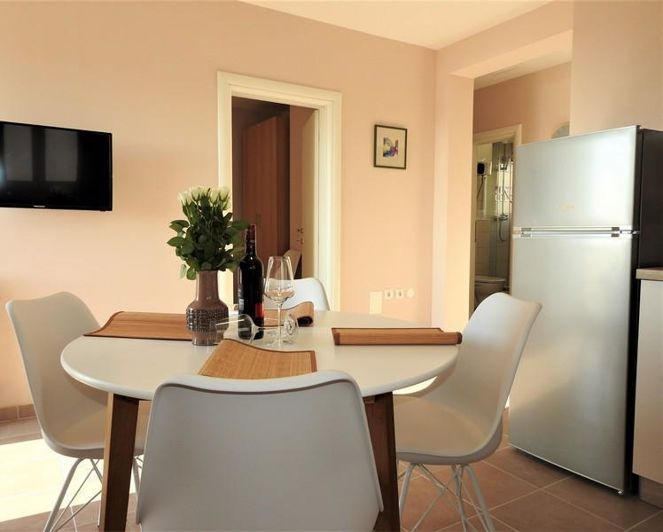 Image No.8-7 Bed Property for sale