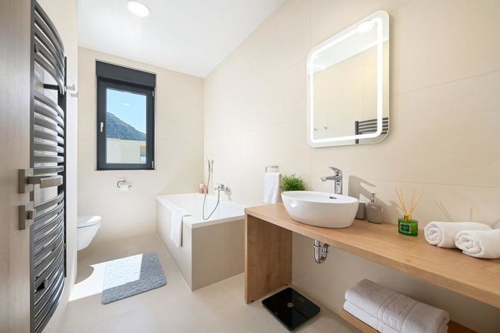 Image No.8-3 Bed Property for sale