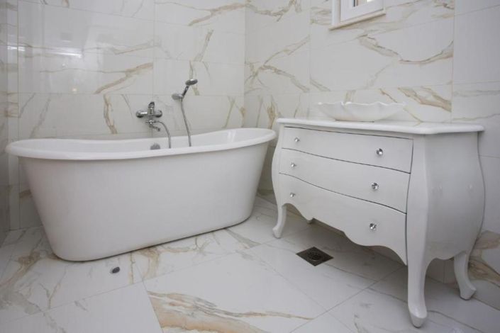 Image No.14-5 Bed Property for sale