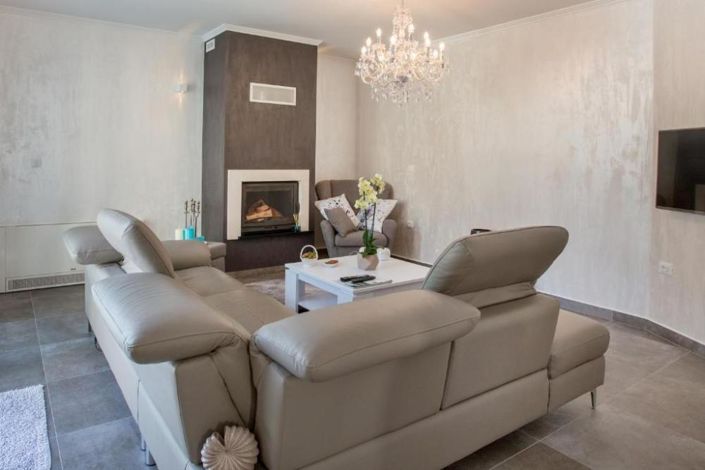 Image No.9-5 Bed Property for sale