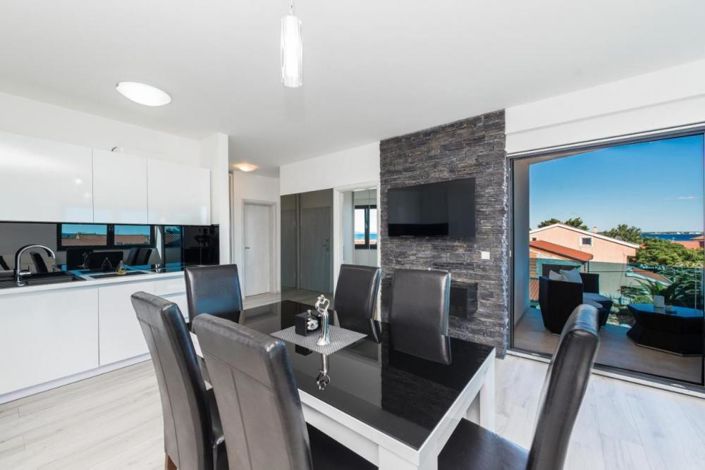 Image No.20-12 Bed Property for sale