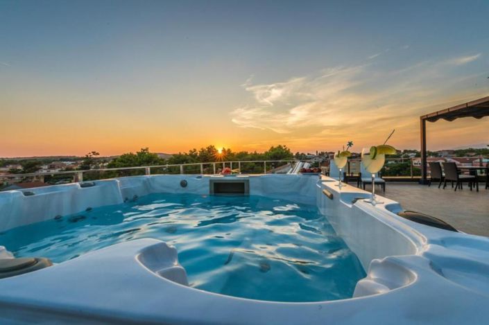 Image No.25-12 Bed Property for sale