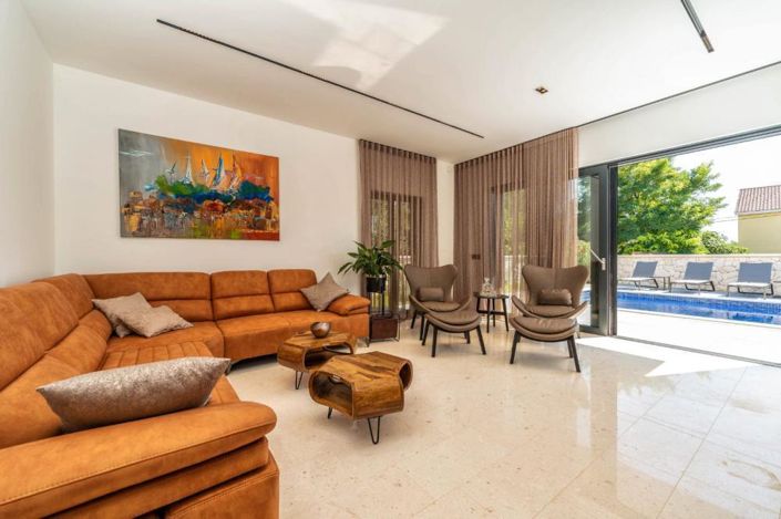 Image No.14-4 Bed Property for sale