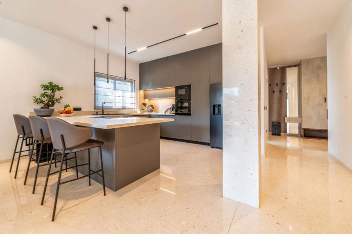 Image No.22-4 Bed Property for sale