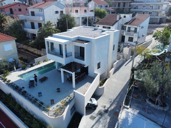 Image No.11-4 Bed Property for sale