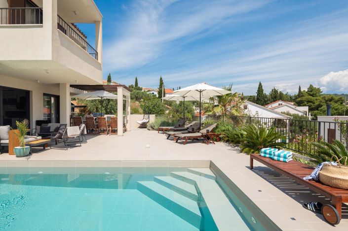 Image No.4-4 Bed Property for sale