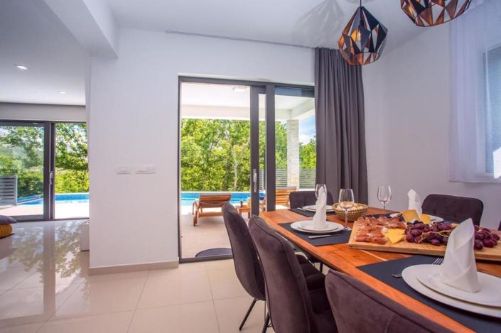 Image No.15-Propriété de 4 chambres à vendre à Omiš