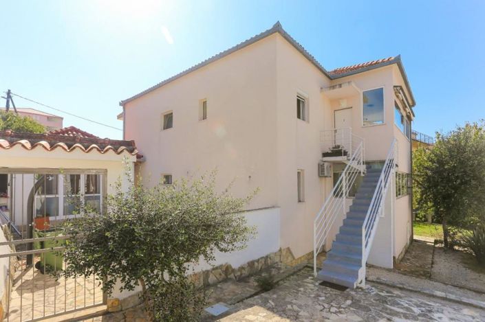 Image No.5-Propriété de 5 chambres à vendre à Ciovo