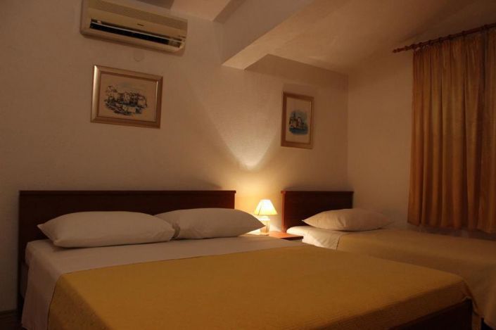 Image No.11-8 Bed Property for sale