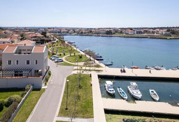 Image No.3-4 Bed Property for sale