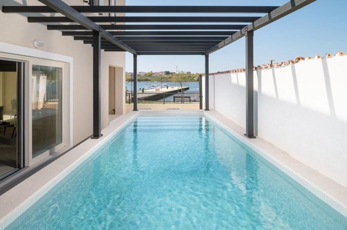 Image No.4-4 Bed Property for sale