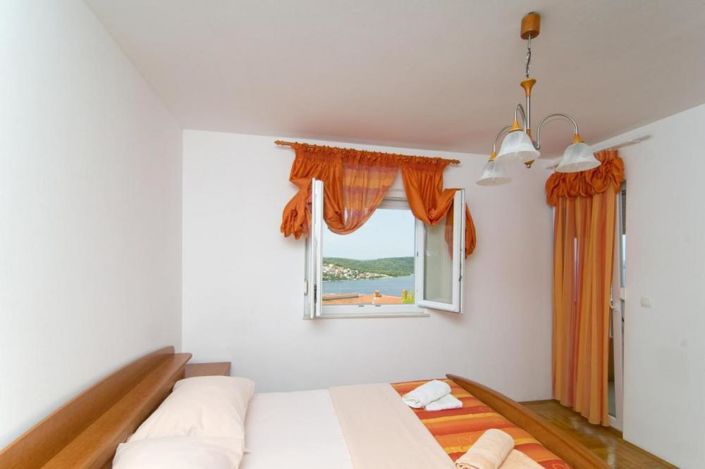 Image No.10-9 Bed Property for sale