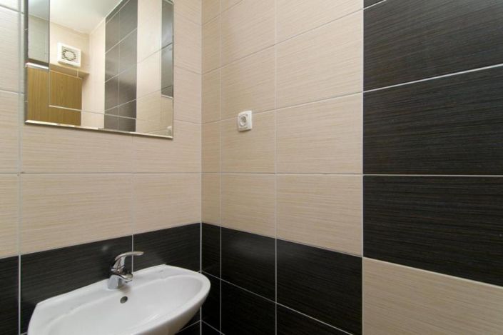 Image No.12-9 Bed Property for sale