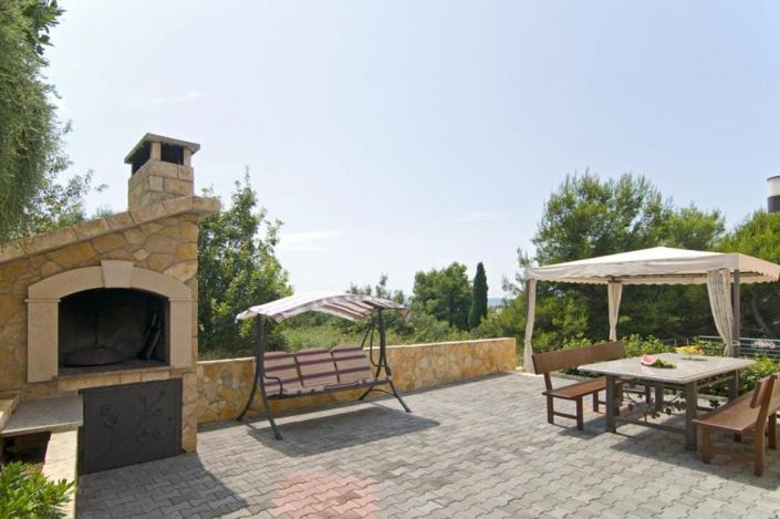 Image No.17-9 Bed Property for sale