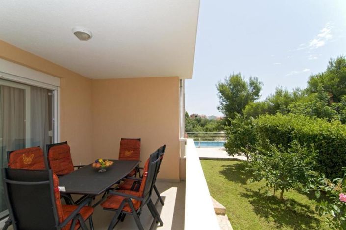 Image No.7-9 Bed Property for sale