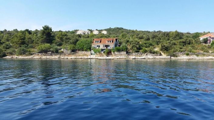 Image No.17-6 Bed Property for sale