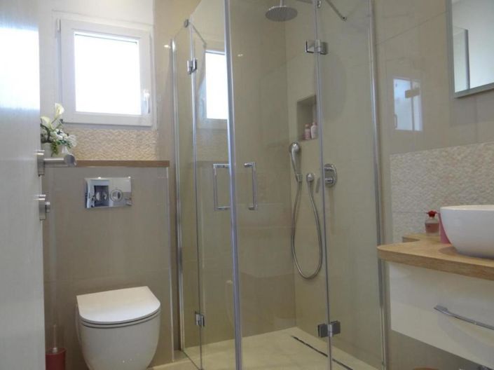 Image No.19-12 Bed Property for sale