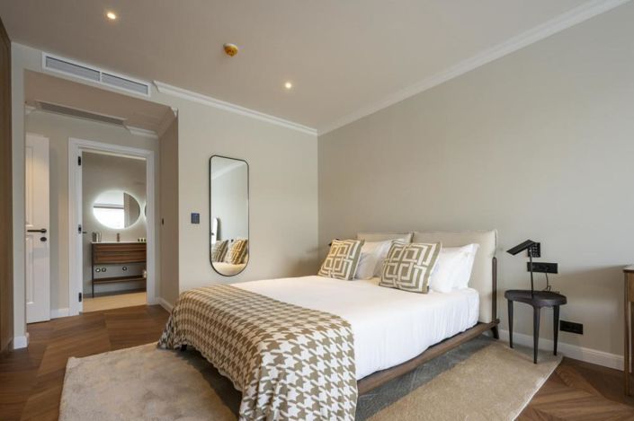 Image No.15-5 Bed Property for sale