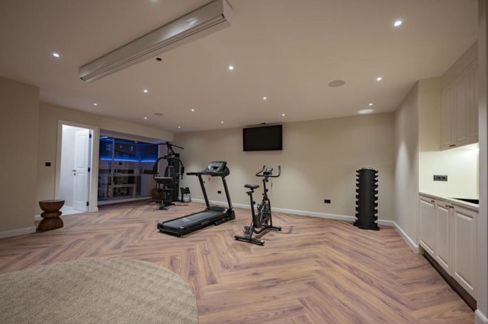 Image No.19-5 Bed Property for sale