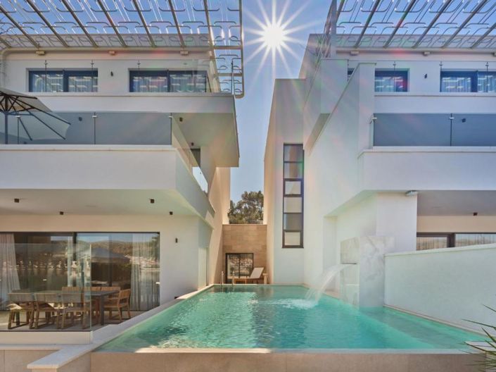 Image No.6-5 Bed Property for sale