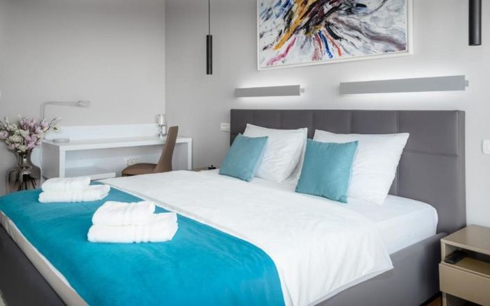 Image No.20-4 Bed Property for sale