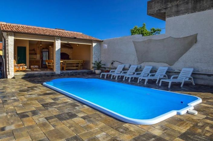 Image No.3-Propriété de 7 chambres à vendre à Vodice