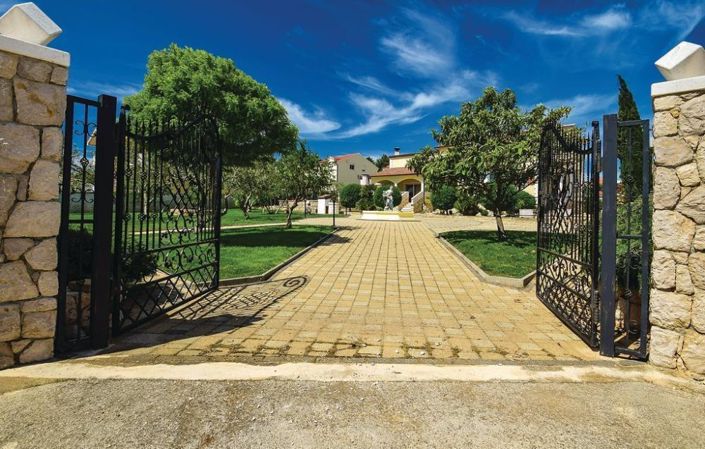 Image No.2-Propriété de 4 chambres à vendre à Vodice