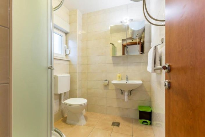 Image No.13-10 Bed Property for sale