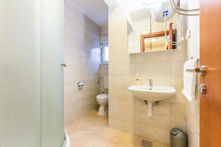 Image No.17-10 Bed Property for sale