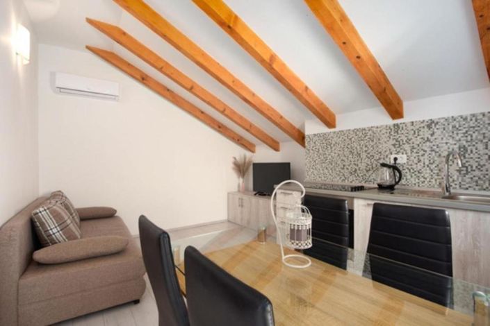 Image No.19-10 Bed Property for sale