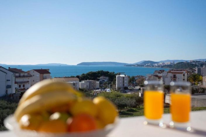 Image No.2-10 Bed Property for sale