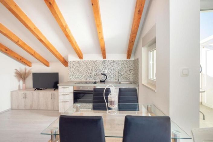 Image No.20-10 Bed Property for sale