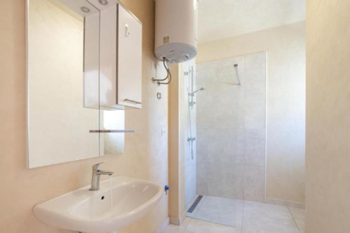 Image No.23-10 Bed Property for sale