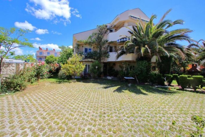 Image No.4-Propriété de 10 chambres à vendre à Bibinje