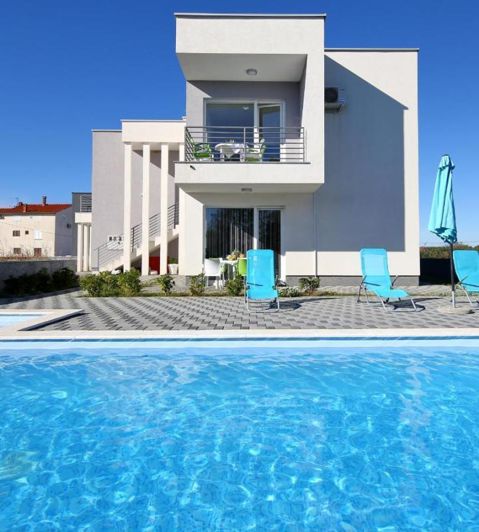 Image No.2-6 Bed Property for sale