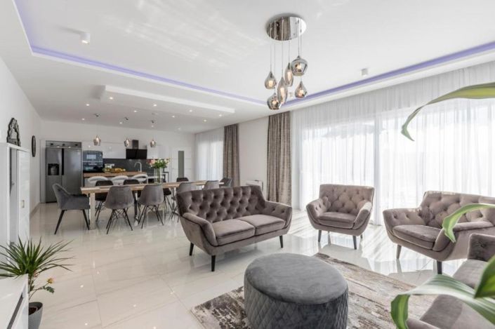 Image No.14-5 Bed Property for sale