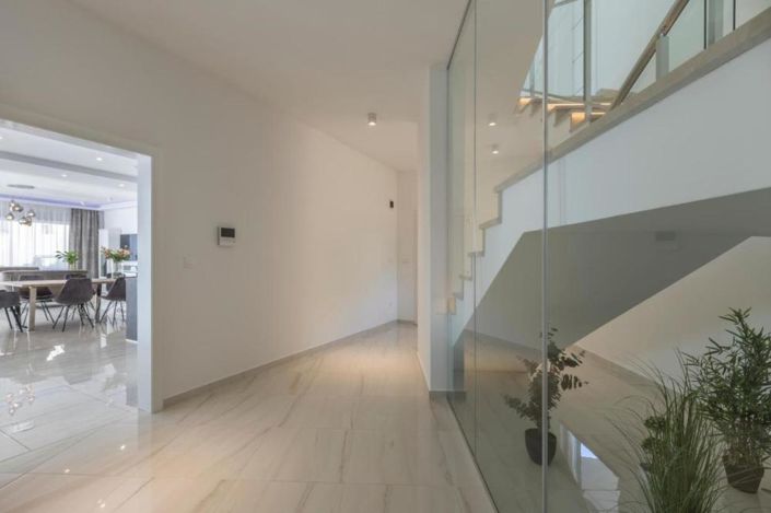 Image No.20-5 Bed Property for sale