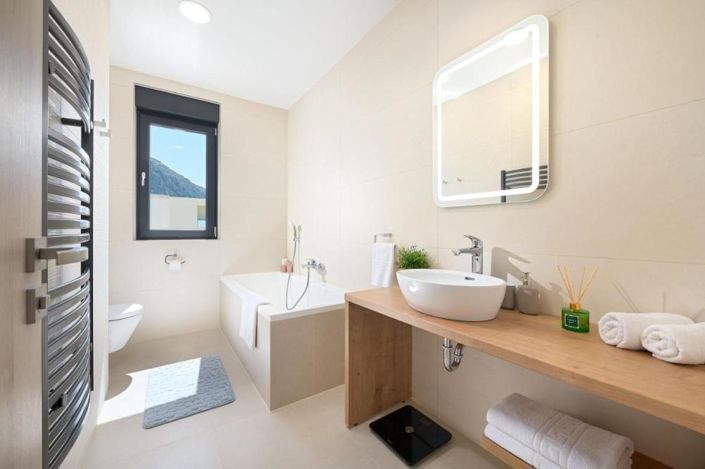 Image No.13-Propriété de 4 chambres à vendre à Makarska