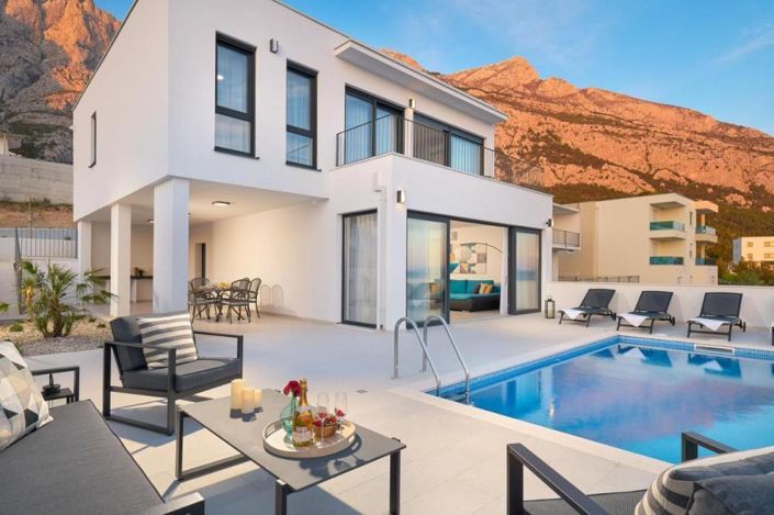 Image No.2-Propriété de 4 chambres à vendre à Makarska