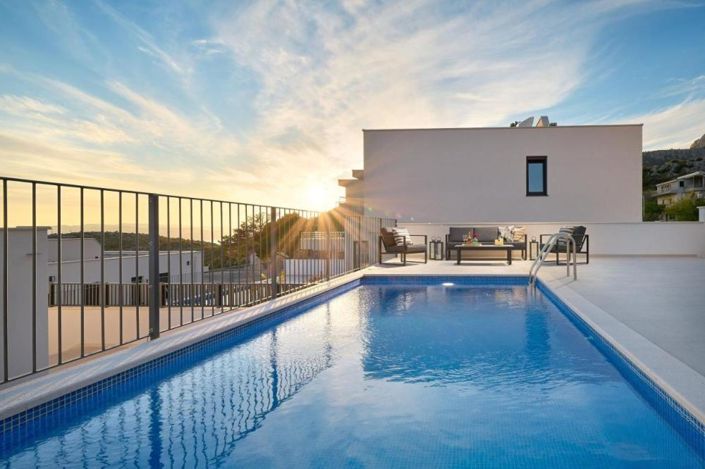 Image No.5-Propriété de 4 chambres à vendre à Makarska