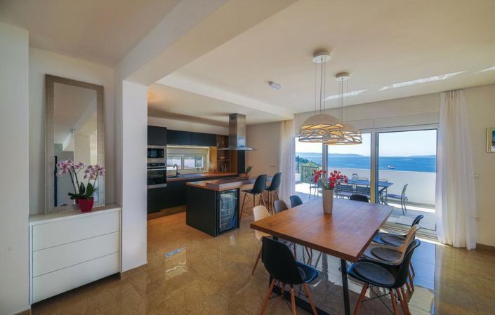 Image No.19-5 Bed Property for sale