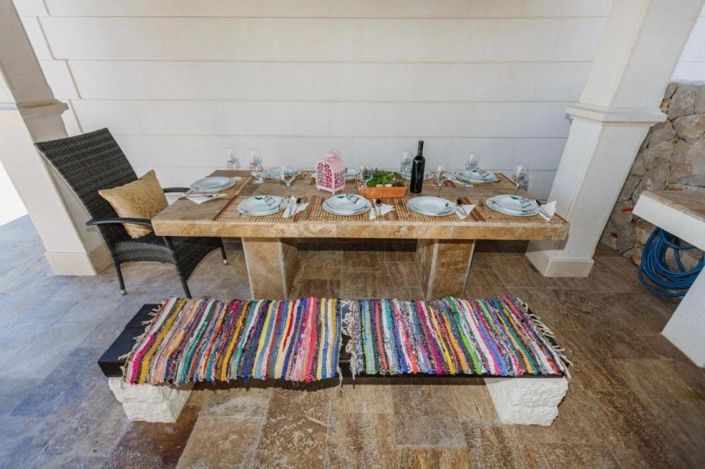 Image No.18-5 Bed Property for sale