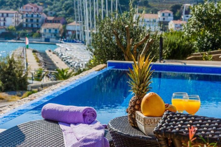 Image No.19-5 Bed Property for sale