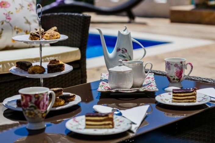 Image No.24-5 Bed Property for sale