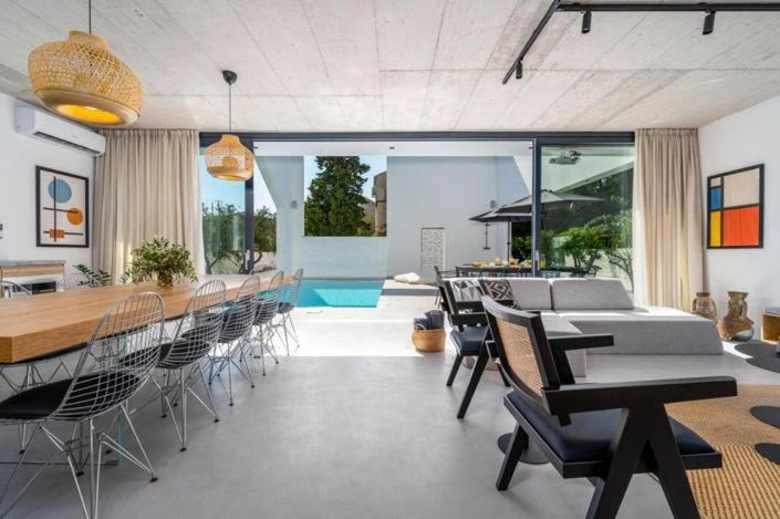 Image No.24-5 Bed Property for sale