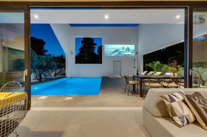 Image No.8-5 Bed Property for sale