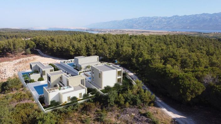 Image No.8-3 Bed Property for sale