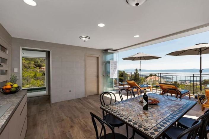 Image No.12-4 Bed Property for sale